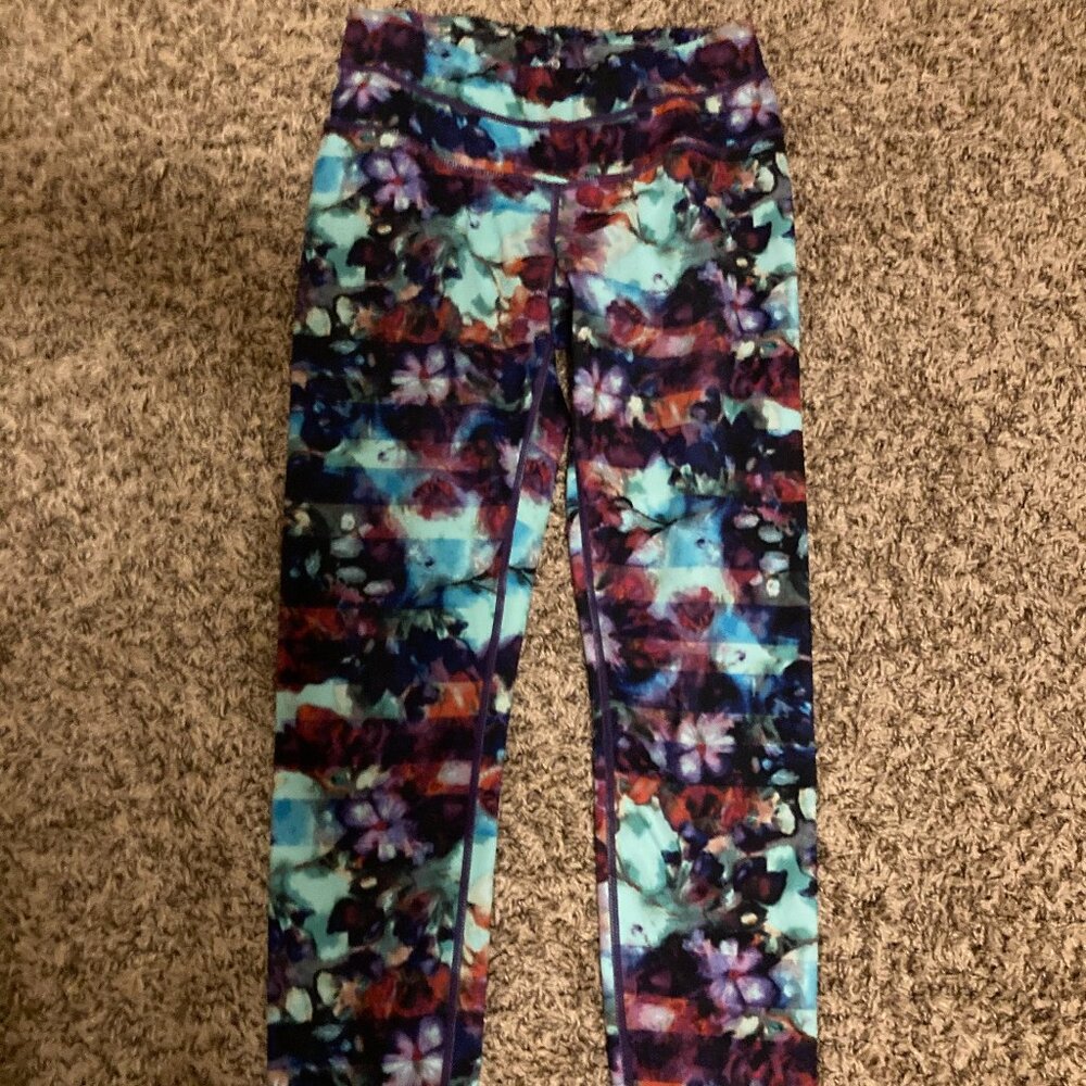 Athleta Sonar Crop Legging Size XS Xtra Small Floral Print Striped Zipper Pocket